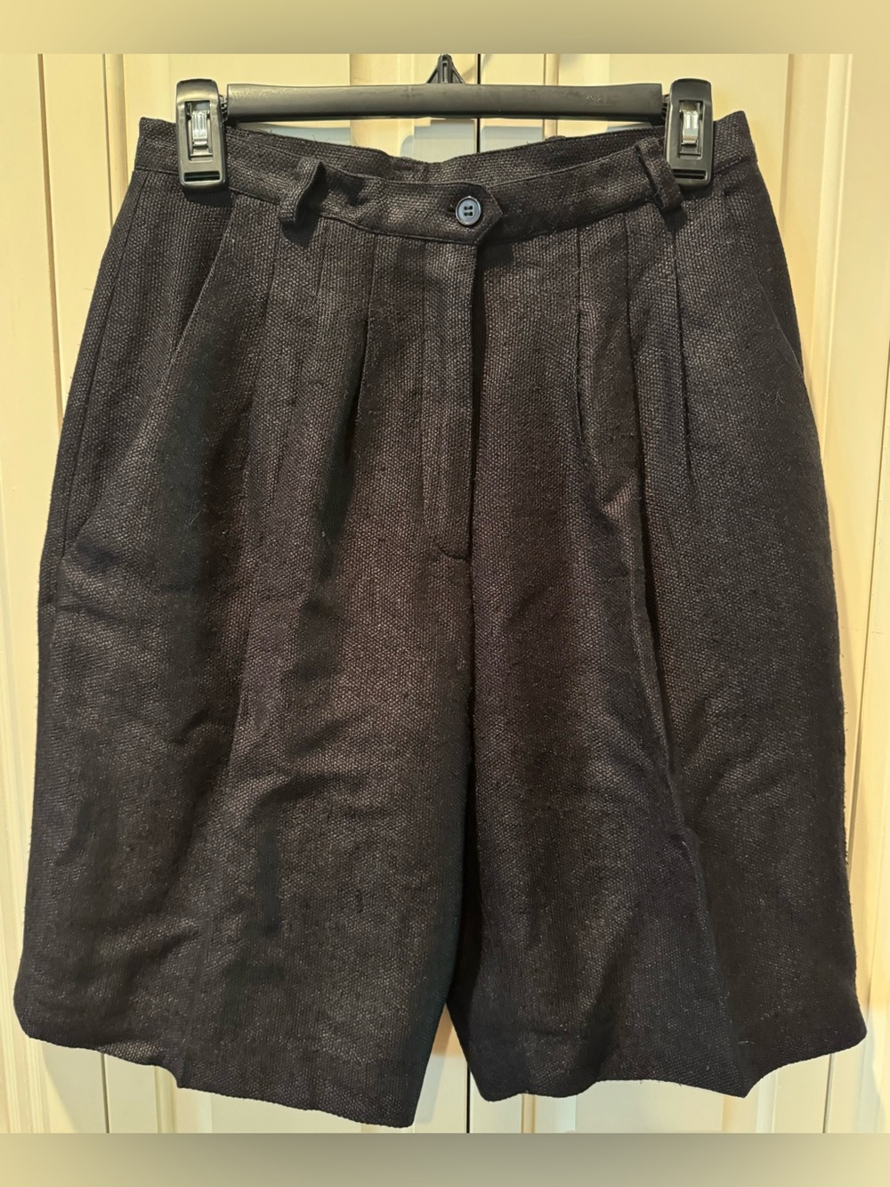 Women’s Ann May 100% Silk Black Pleated Fully Lined Shorts- Size 8